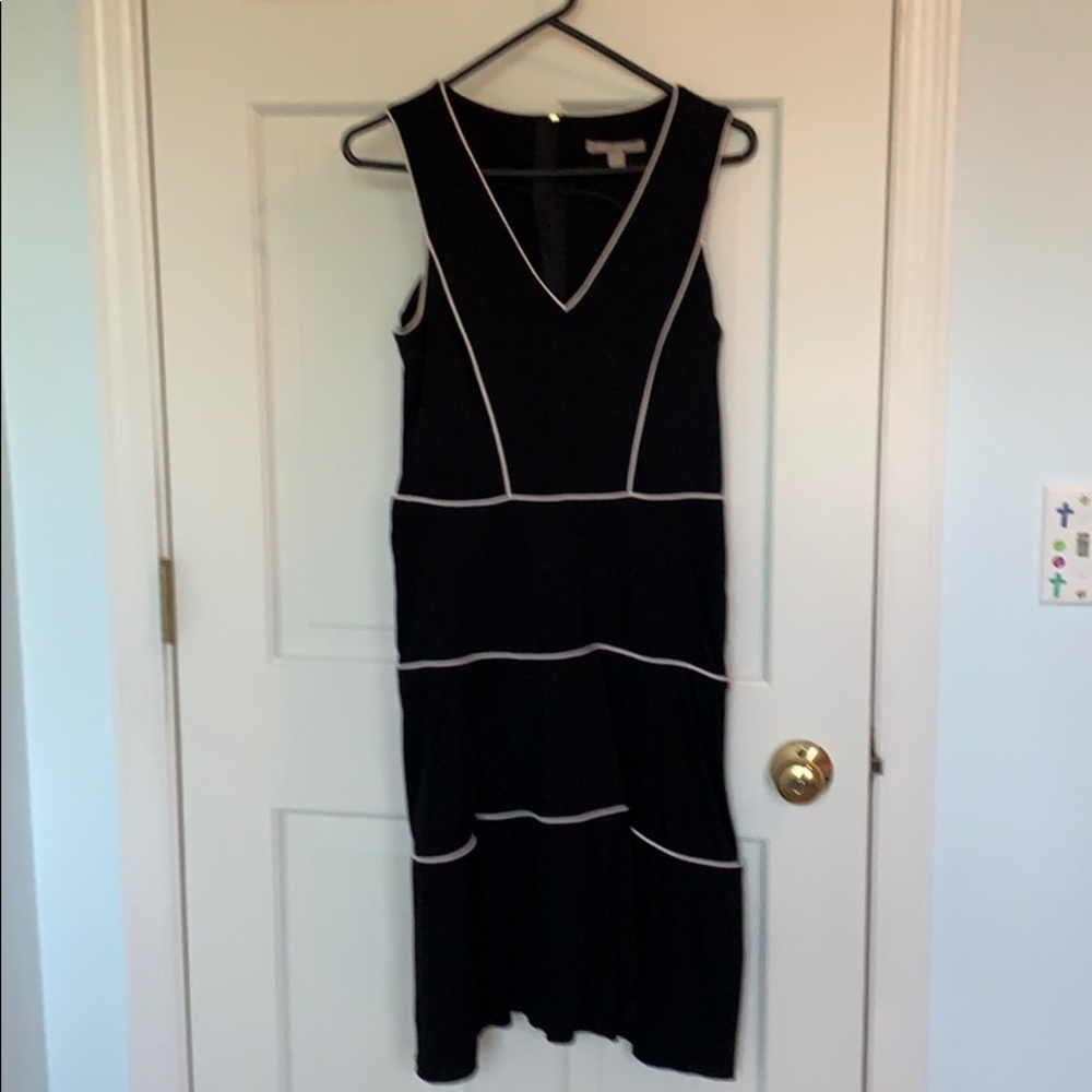 Black sleeveless dress